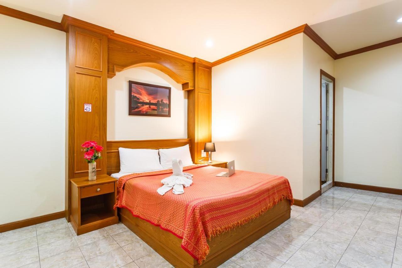 Oyo 739 Presley Guesthouse Phuket Patong Экстерьер фото